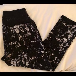 ALO Yoga cropped leggings